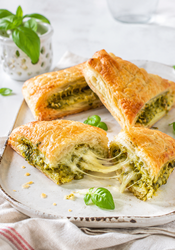 Ricetta Sfogliatelle al Pesto con Provola