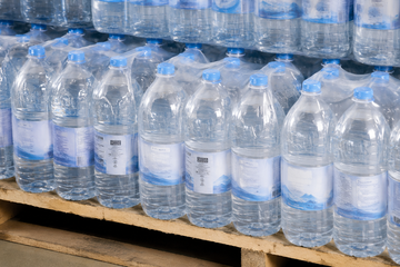 L’Europa Vuole Dire Addio alle Confenzioni da 6 di Acqua: Cosa Sta Succedendo?