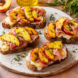 Bruschette con Pesche Grigliate e Brie