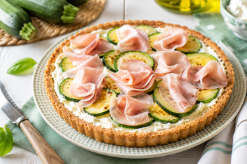 Ricetta Crostata Fredda Salata con Zucchine, Prosciutto e Formaggio