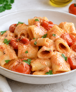 Ricetta Pasta con Stracchino e Pomodoro