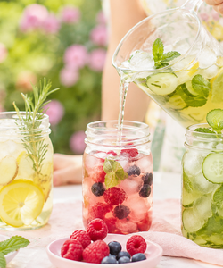 Tisane drenanti estive, tre infusi freddi contro gonfiore e ritenzione idrica