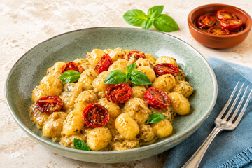 Gnocchi con Crema di Melanzane e Pomodorini Confit
