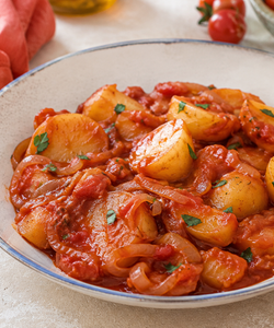 Ricetta Patate in Umido con Pomodoro e Cipolla