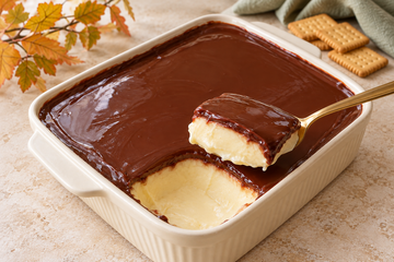 Budino ai Biscotti e Salsa al Cioccolato
