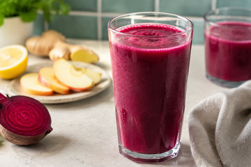 Frullato di barbabietola, tra effetti detox e dimagrimento: cosa indicano le evidenze