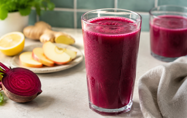Frullato di barbabietola, tra effetti detox e dimagrimento: cosa indicano le evidenze
