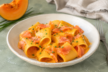 Ricetta Paccheri con Crema di Zucca e Salmone Affumicato