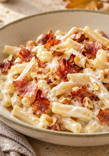 Ricetta Pasta con Robiola, Speck e Nocciole Croccanti