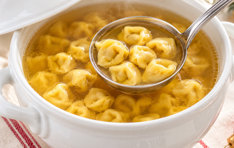 Tortellini, depositata la ricetta ufficiale del brodo: ingredienti, dosi e procedimento