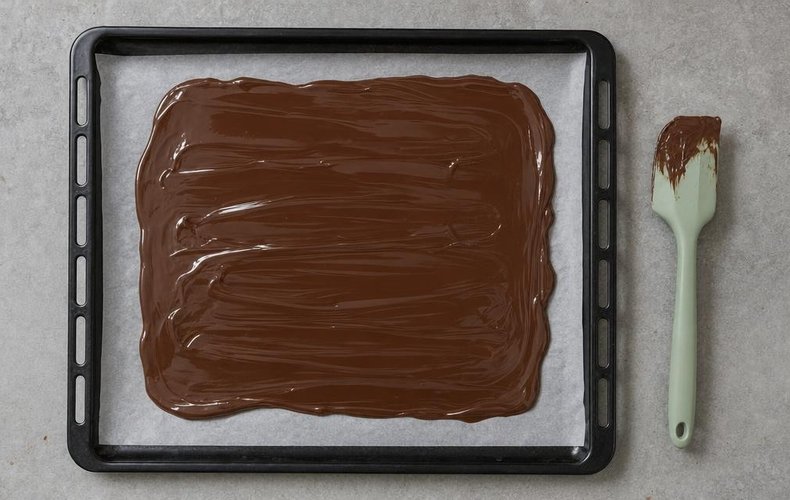 Chocolate Bark con Frutta Secca e Frutti di Bosco: passo 2