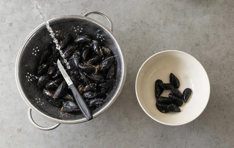 Cozze alla Marinara: passo 1