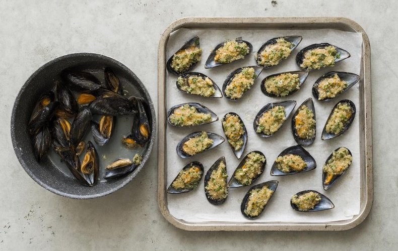 Cozze Gratinate: passo 1