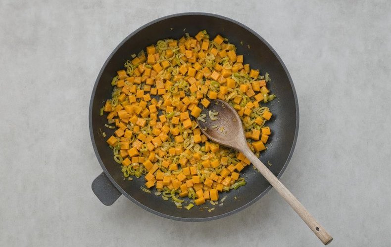Mini Torte Salate di Sfoglia con Zucca e Gorgonzola: passo 2