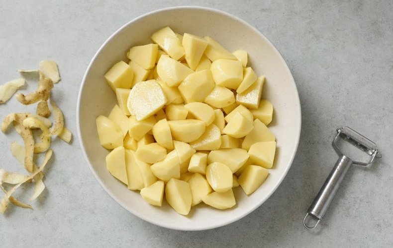 Patate al Forno con Aglio e Cipolla: passo 1