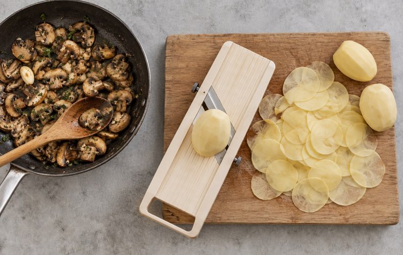 Rotolo di Patate, Funghi e Scamorza: passo 2