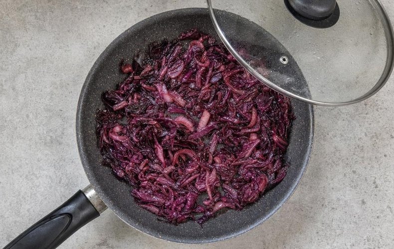 Strudel Salato Radicchio Rosso, Gorgonzola e Pere: passo 1