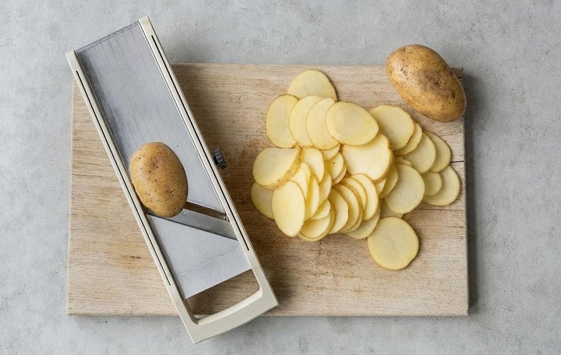 Torta Salata con Spinaci e Ricotta in Crosta di Patate: passo 1