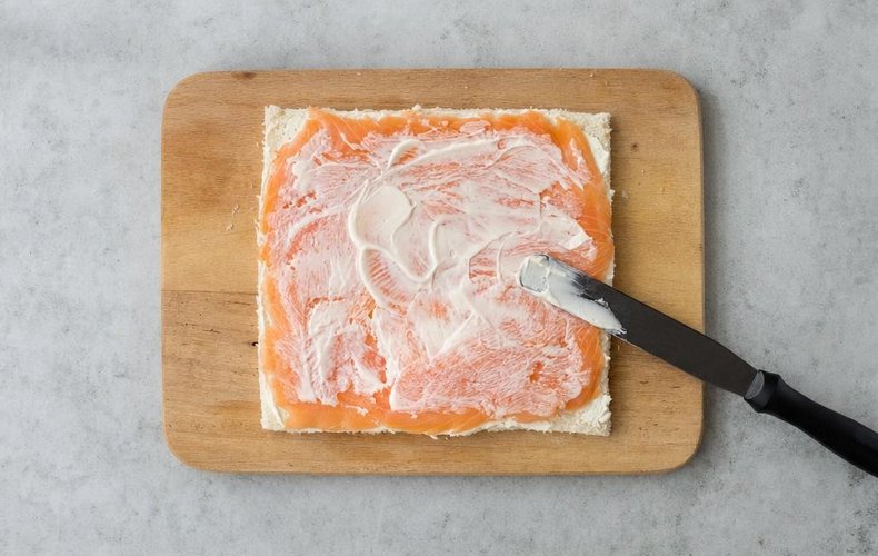 Tramezzini Alberelli di Natale con Salmone e Pistacchio: passo 2