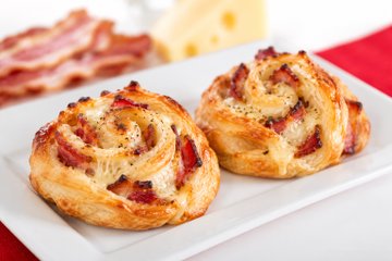 Ricetta Rose di Pasta Sfoglia con Bacon e Formaggio